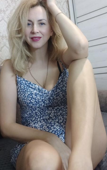 Webcam chat profile for SweettWomann: Dancing