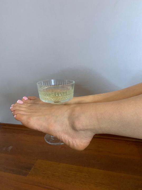 Webcam chat profile for syennavale: Legs, feet & shoes