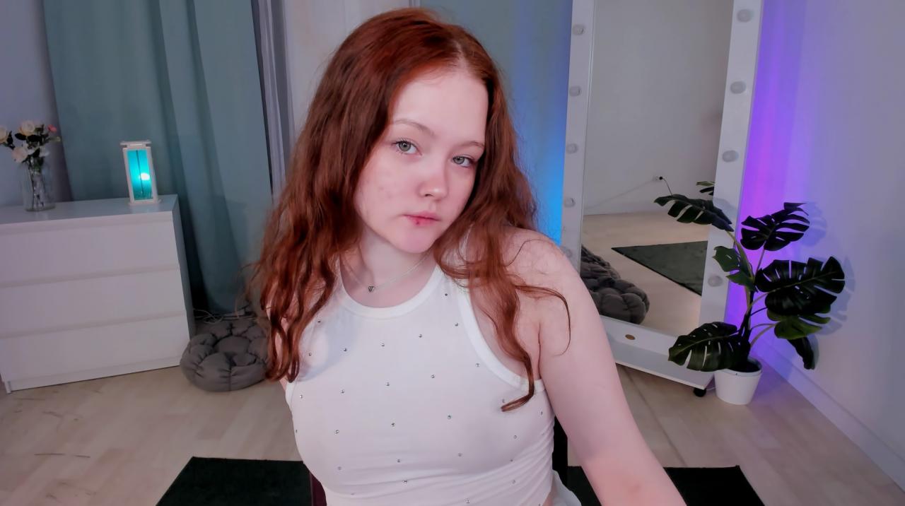 Webcam chat profile for YenneferLitt: Legs, feet & shoes