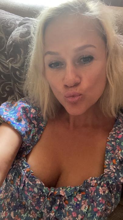 Webcam chat profile for BuxomKelly: Exhibition