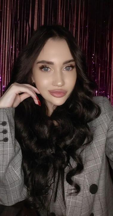 Webcam chat profile for Monika97: Smoking