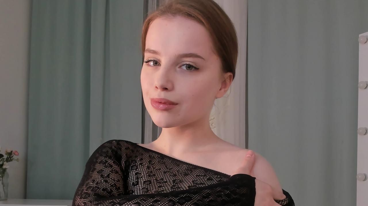 Webcam chat profile for GabiAddams: Legs, feet & shoes