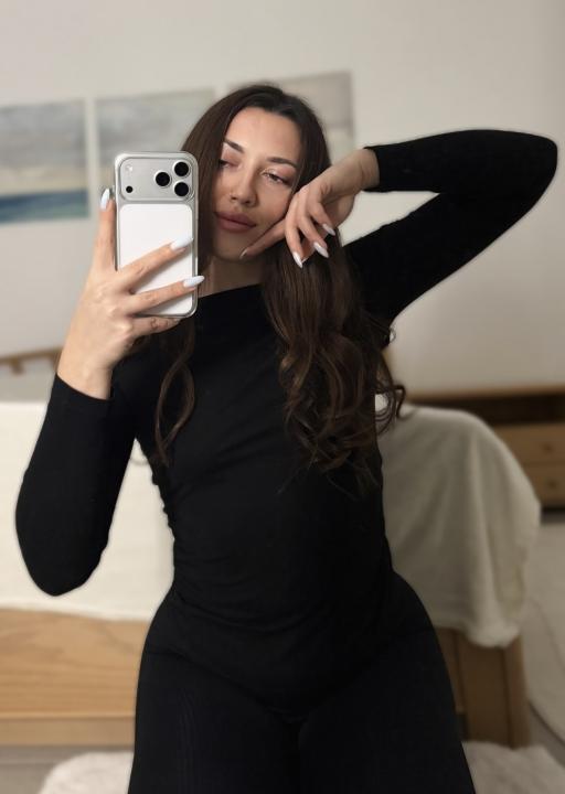 Webcam chat profile for SweetTi: Legs, feet & shoes