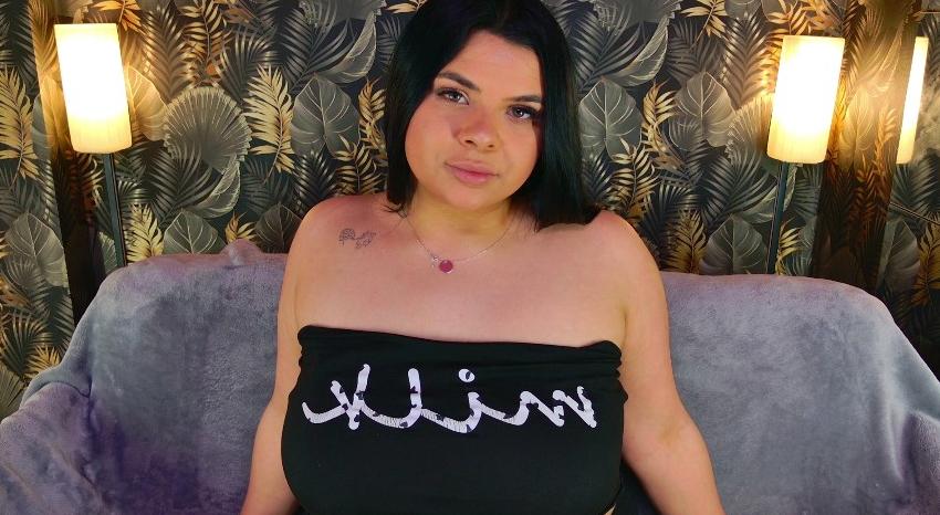 Webcam chat profile for MADYLICIOUS: Exhibition