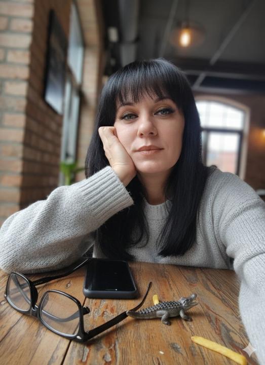 Webcam chat profile for QueenFrost: Cooking