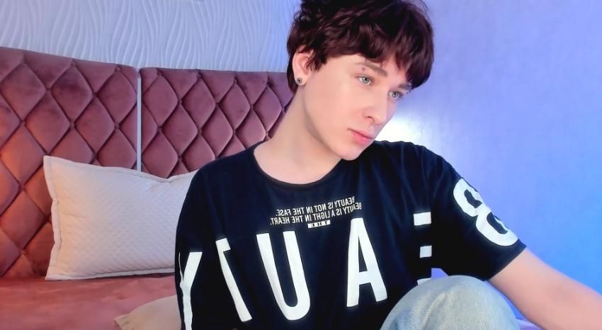 Webcam chat profile for AntonyLewis: Jerking off