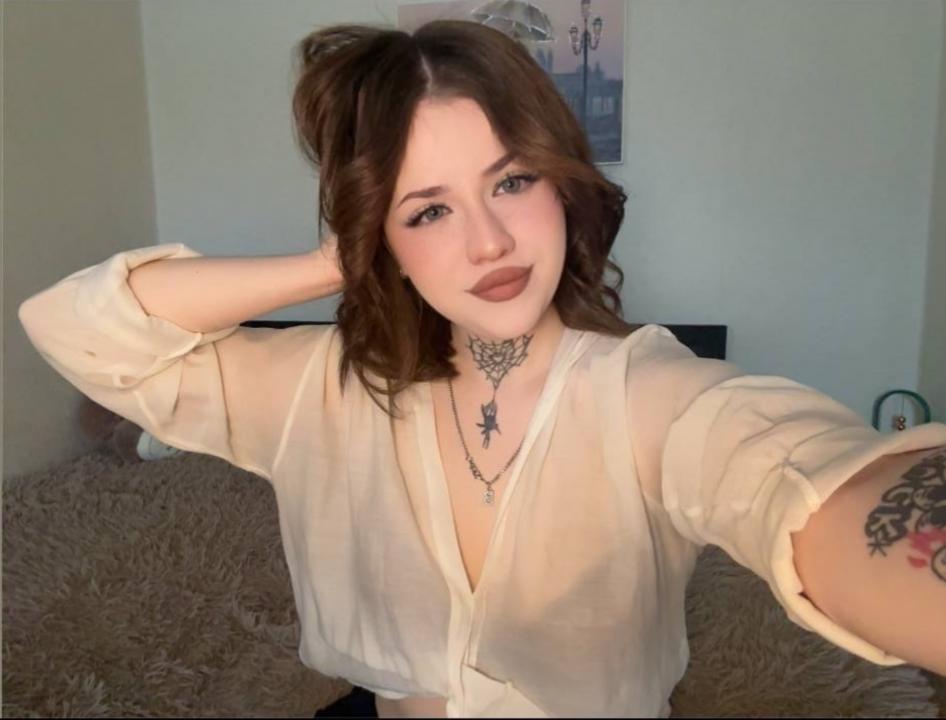 Webcam chat profile for HoneyMia