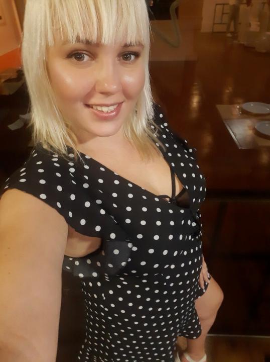 Webcam chat profile for Leylisse: Legs, feet & shoes