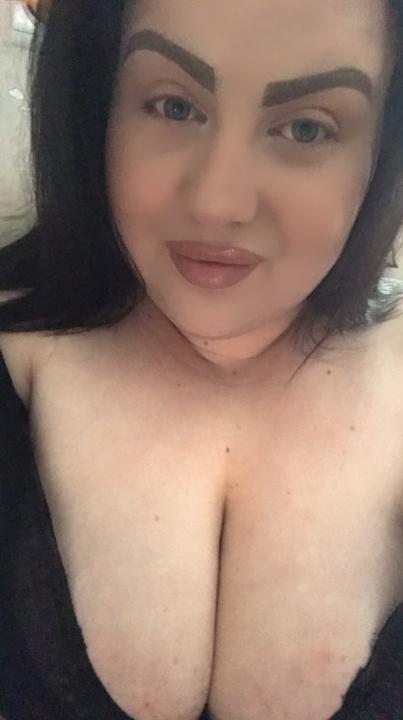 Webcam chat profile for MyraKelly: Legs, feet & shoes