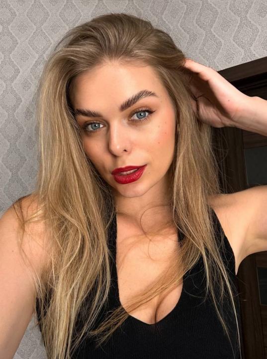 Webcam chat profile for Evelinaaaaa: Bondage & discipline