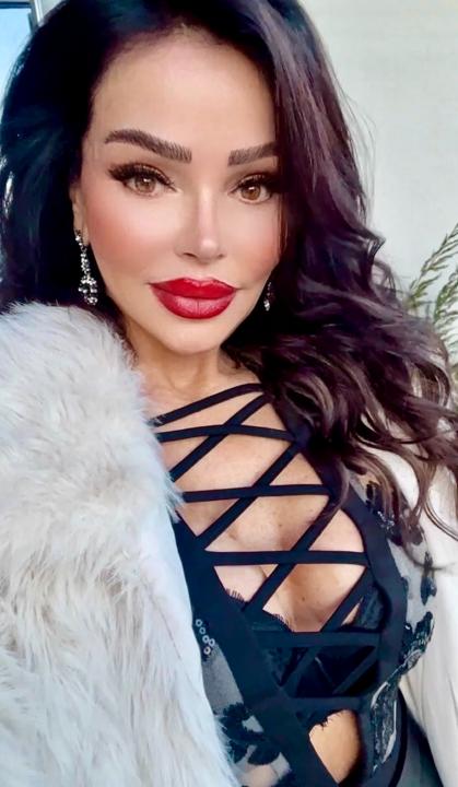 Webcam chat profile for AngelWhisper: Leather