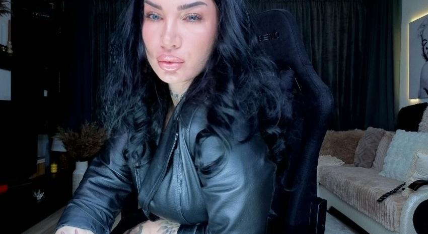 Webcam chat profile for ElektraSheDemon: Dominatrix