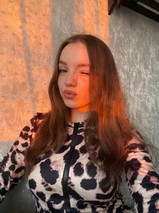 Webcam chat profile for Oleo19: Books/Reading