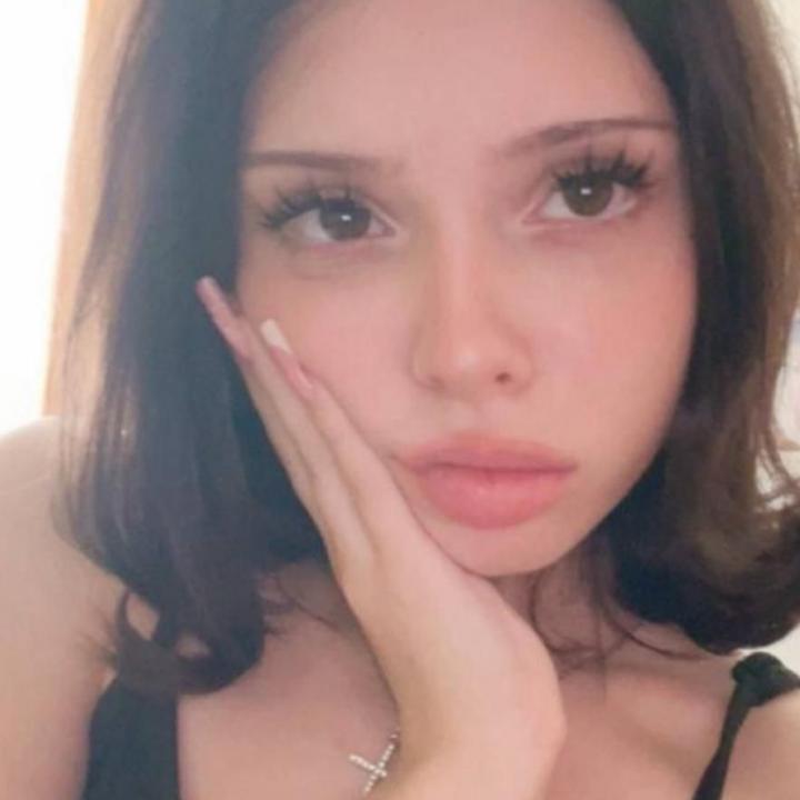 Webcam chat profile for MiuMiu08: Leather