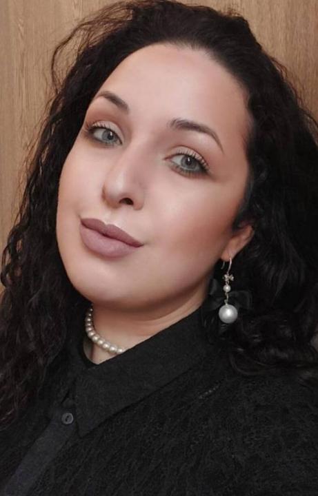 Webcam chat profile for AstraMind: Outfits