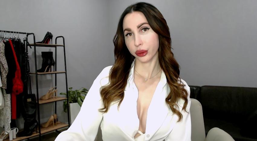 Webcam chat profile for EllaSea: Leather