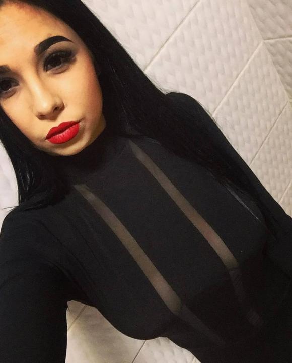 Webcam chat profile for Nikolina: Ask about my Hobbies