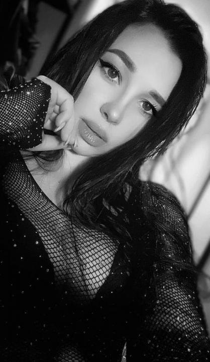 Webcam chat profile for Nikolina: Ask about my Hobbies