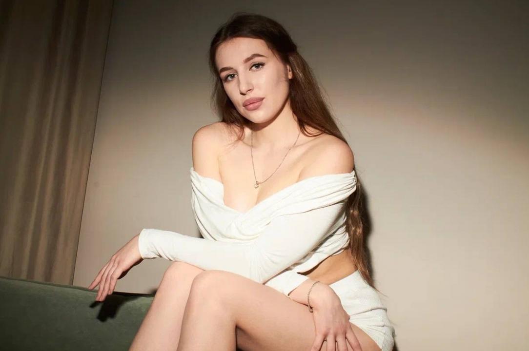 Webcam chat profile for Binksbaby: Legs, feet & shoes