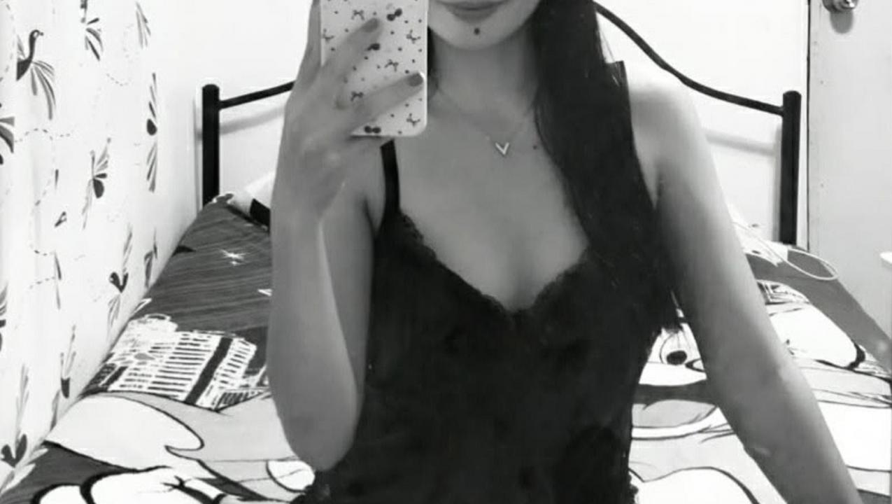 Webcam chat profile for Cutiekiffy18: Strip-tease