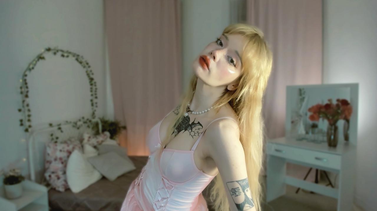 Webcam chat profile for SweetMell: Leather