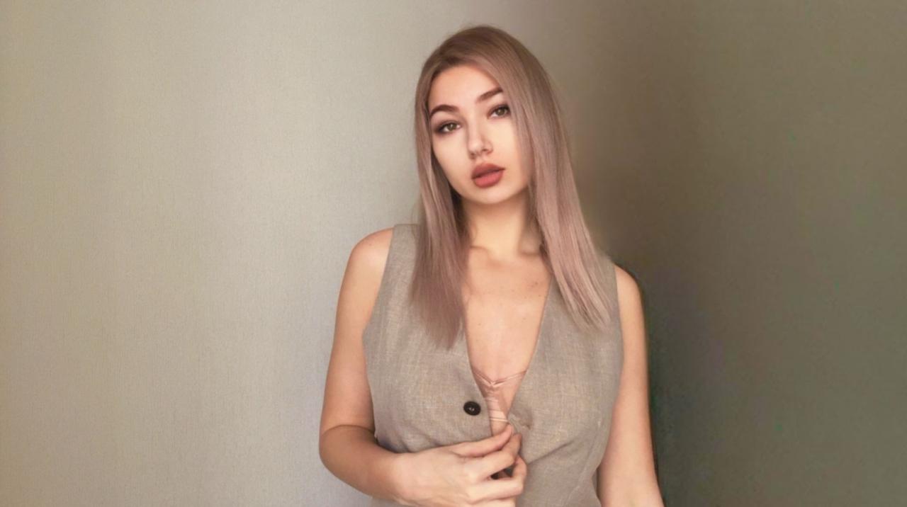 Webcam chat profile for JanyLaski: Travel