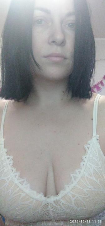 Webcam chat profile for AnnaAhRise: Nipple play