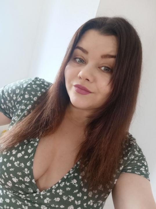 Webcam chat profile for MissTempt: Ask about my Hobbies