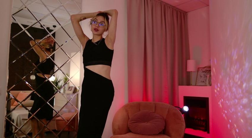 Webcam chat profile for AlysiaSun: Legs, feet & shoes