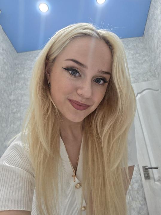 Webcam chat profile for Li5la: Ask about my Hobbies