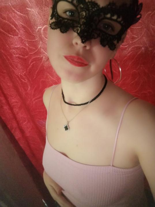 Webcam chat profile for AlianaRose: Piercings & tattoos