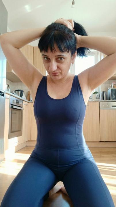 Webcam chat profile for JoyfulBrunette: Travel