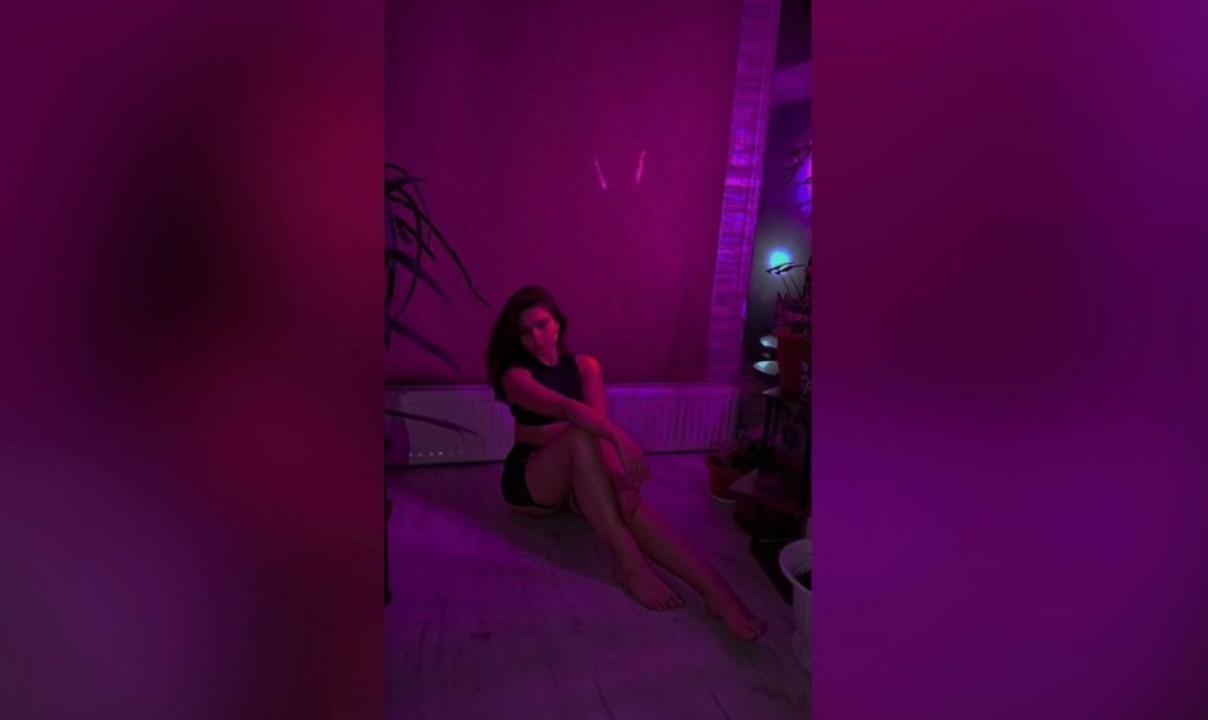 Webcam chat profile for HotQueen: Dominatrix