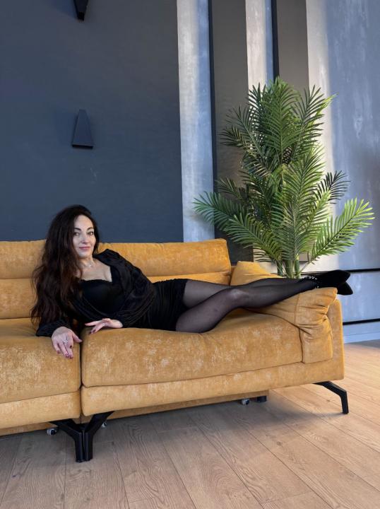 Webcam chat profile for MiraVeli: Outfits