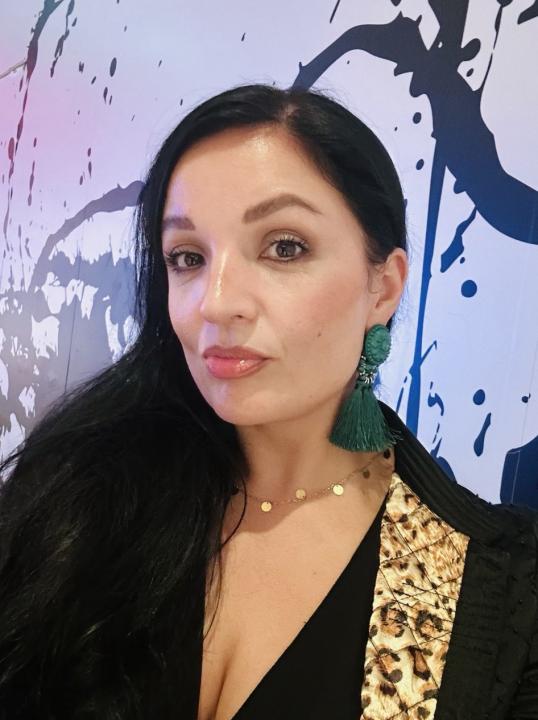 Webcam chat profile for ElaraBalance: Outfits