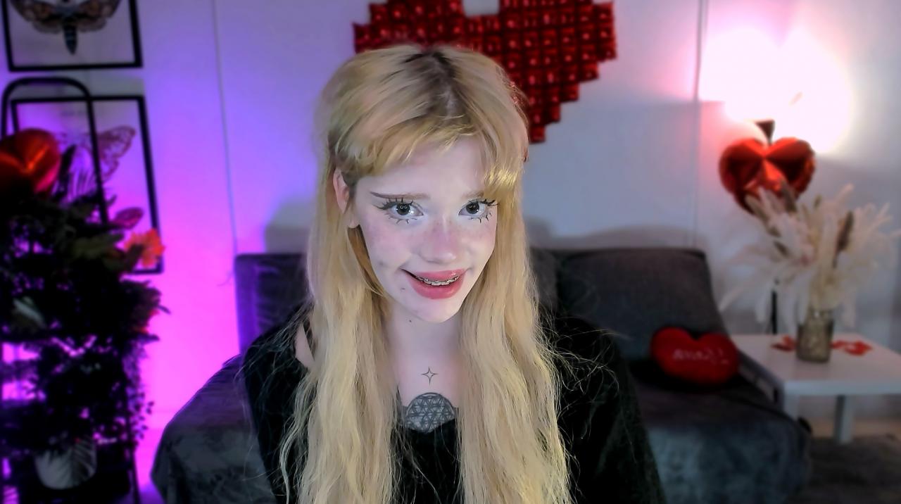 Webcam chat profile for SweetMell: Leather