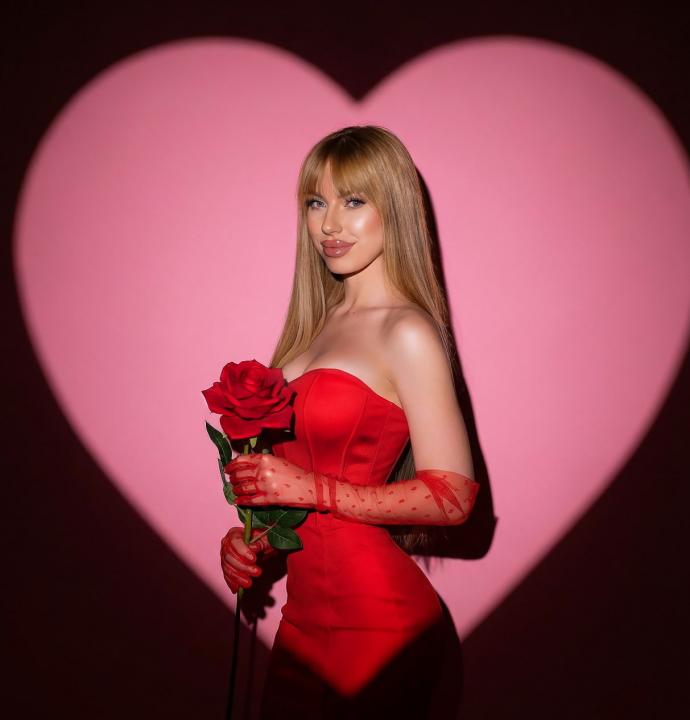 Webcam chat profile for Rinae: Legs, feet & shoes