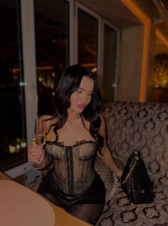 Webcam chat profile for Hotgirl1: Leather