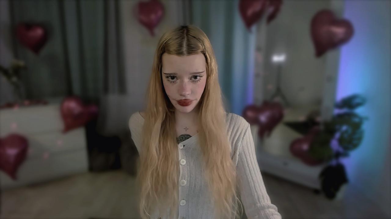 Webcam chat profile for SweetMell: Leather