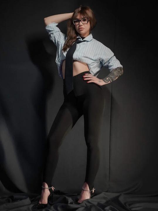 Webcam chat profile for HanaT89: Legs, feet & shoes