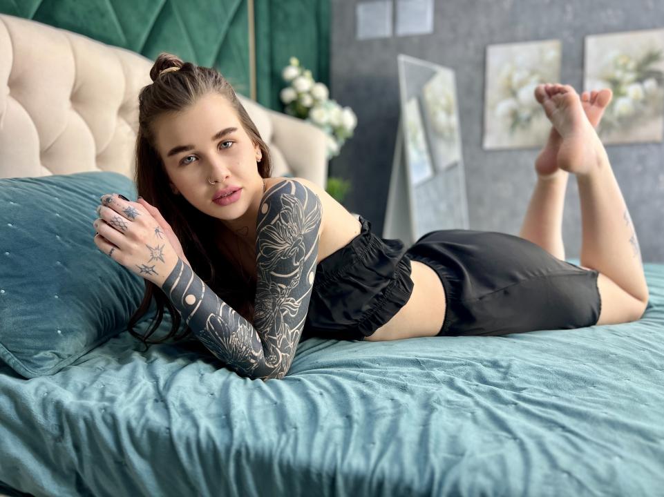 Webcam chat profile for HanaT89: Legs, feet & shoes