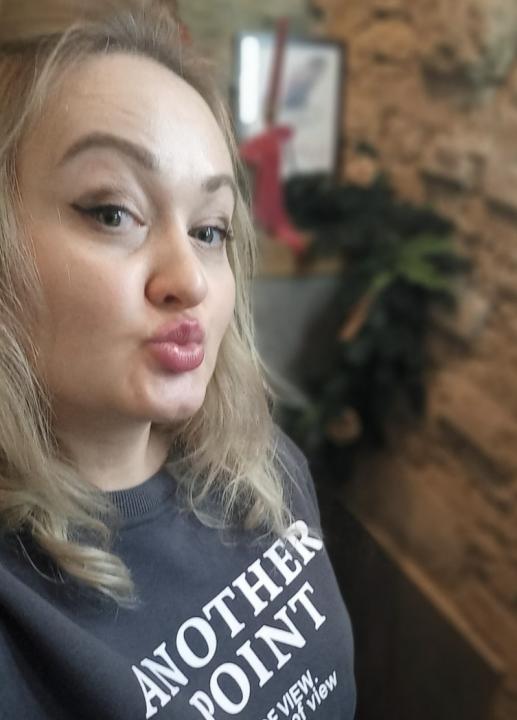 Webcam chat profile for AlessaShy: Strip-tease