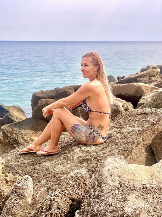 Webcam chat profile for Novalyn: Ask about my Hobbies