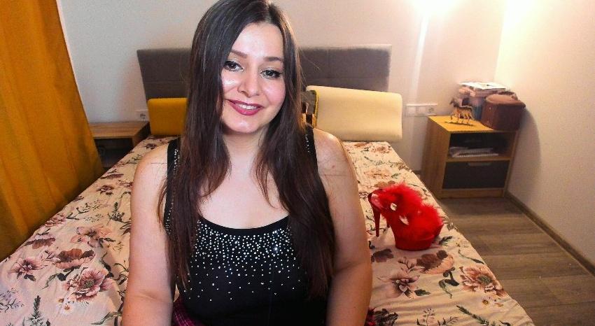 Webcam chat profile for monicangel: Kissing