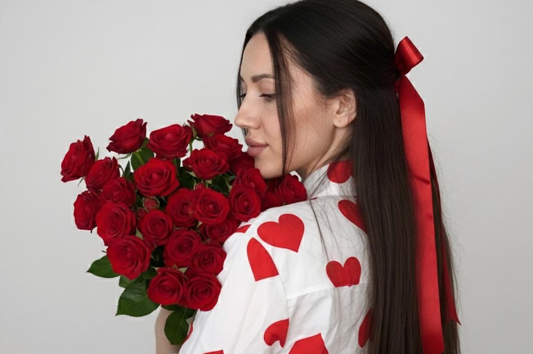 Webcam chat profile for SweetTi: Legs, feet & shoes