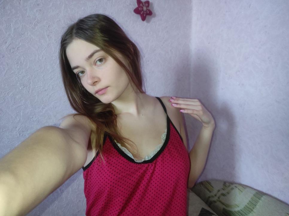 Webcam chat profile for NaughtyEmily: Nails