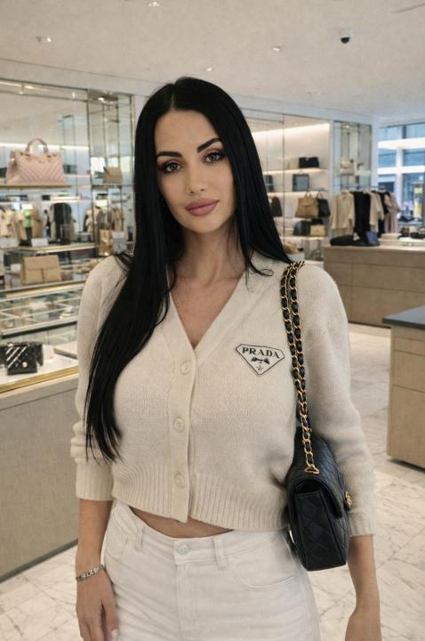 Webcam chat profile for 00Queen: Smoking