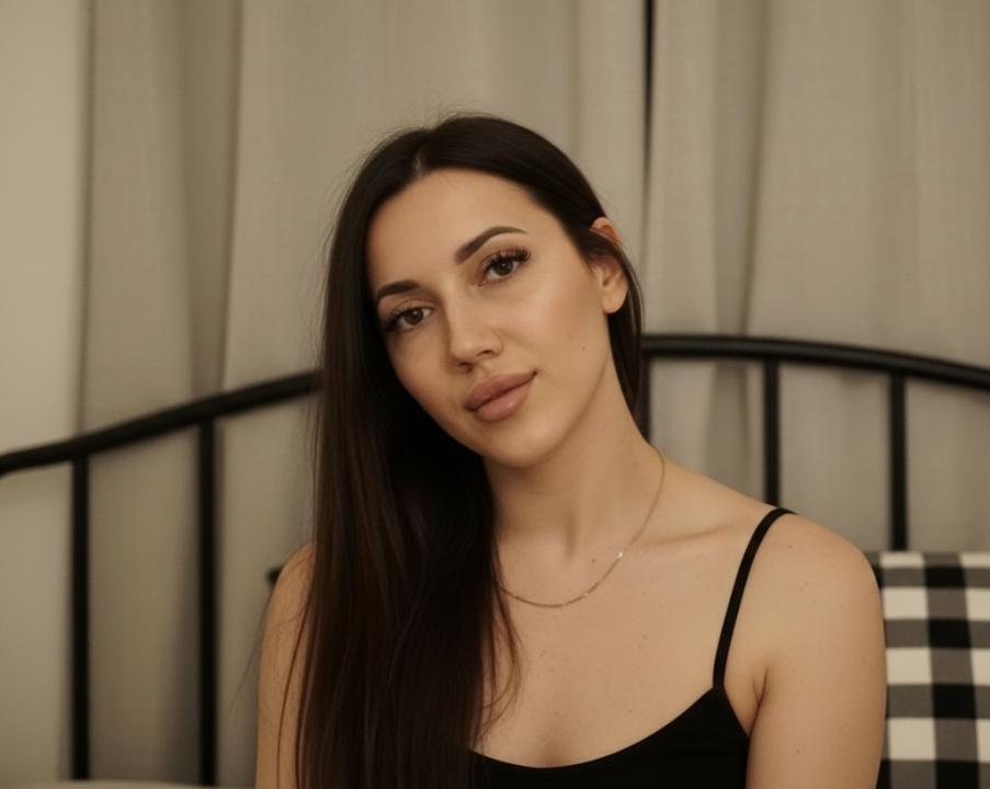 Webcam chat profile for SweetTi: Legs, feet & shoes