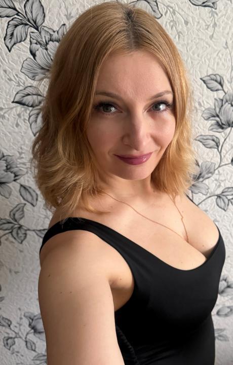 Webcam chat profile for WanderlustHeart: Books/Reading