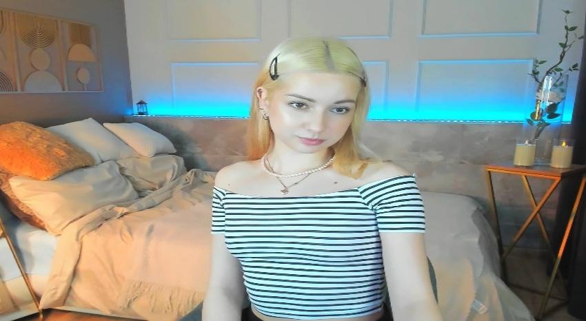 Webcam chat profile for JessieCuti: Legs, feet & shoes